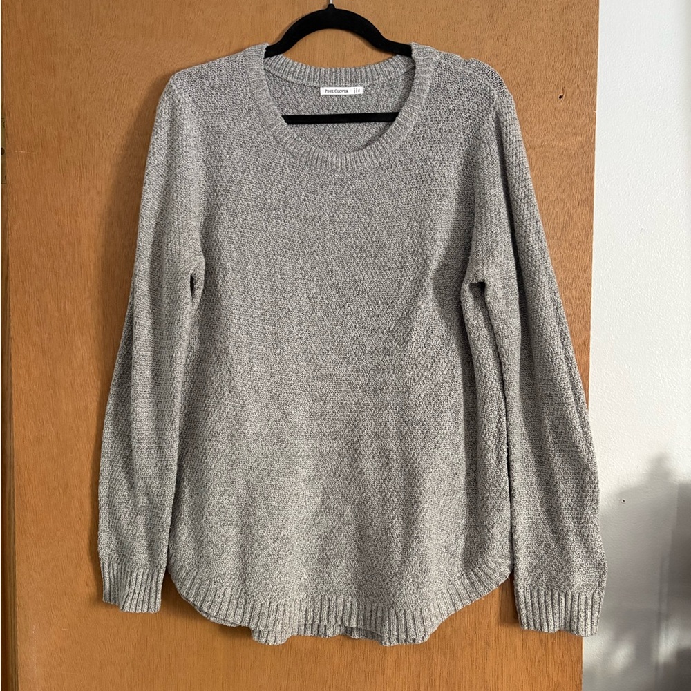 Gray knit sweater in size women’s XL